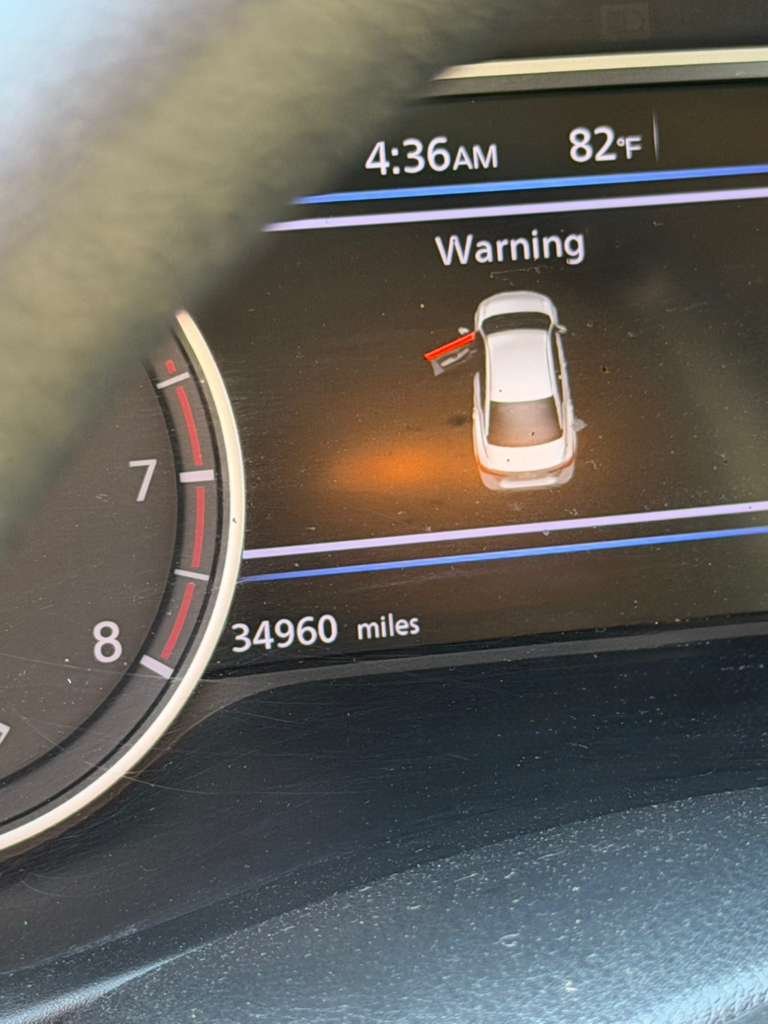 2025 Nissan Sentra SV - Photo 6